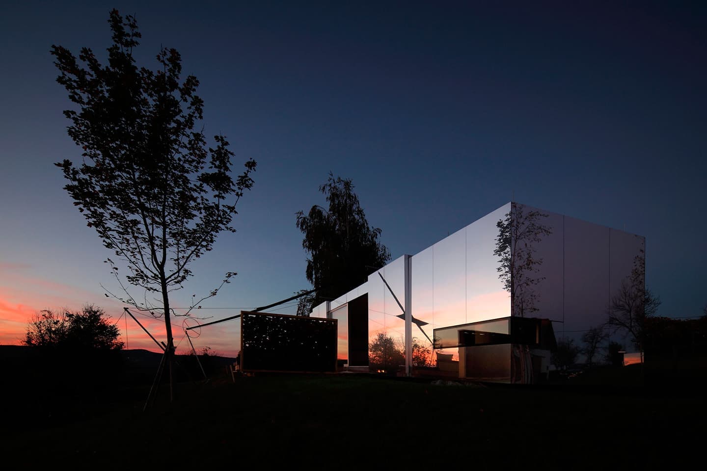 Зеркальный переносной дом — проект Delugan Meissl Associated Architects