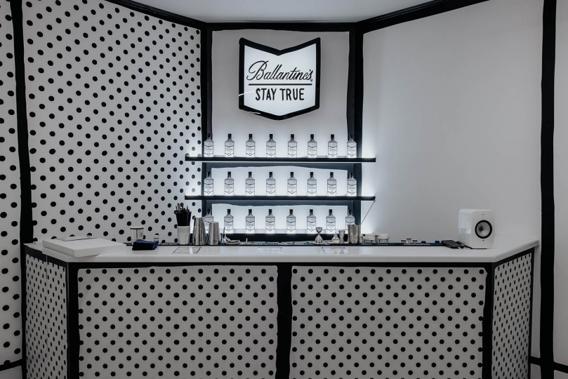 Pop-up пространство Ballantine’s x Joshua Vides Studio в ресторане Blanc