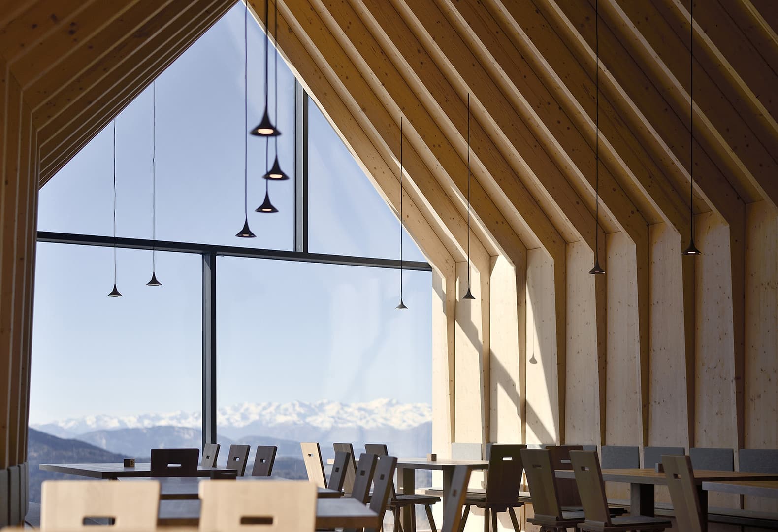 OBERHOLZ MOUNTAIN HUT. Фото: Oskar Da Riz, Jens Rüßmann