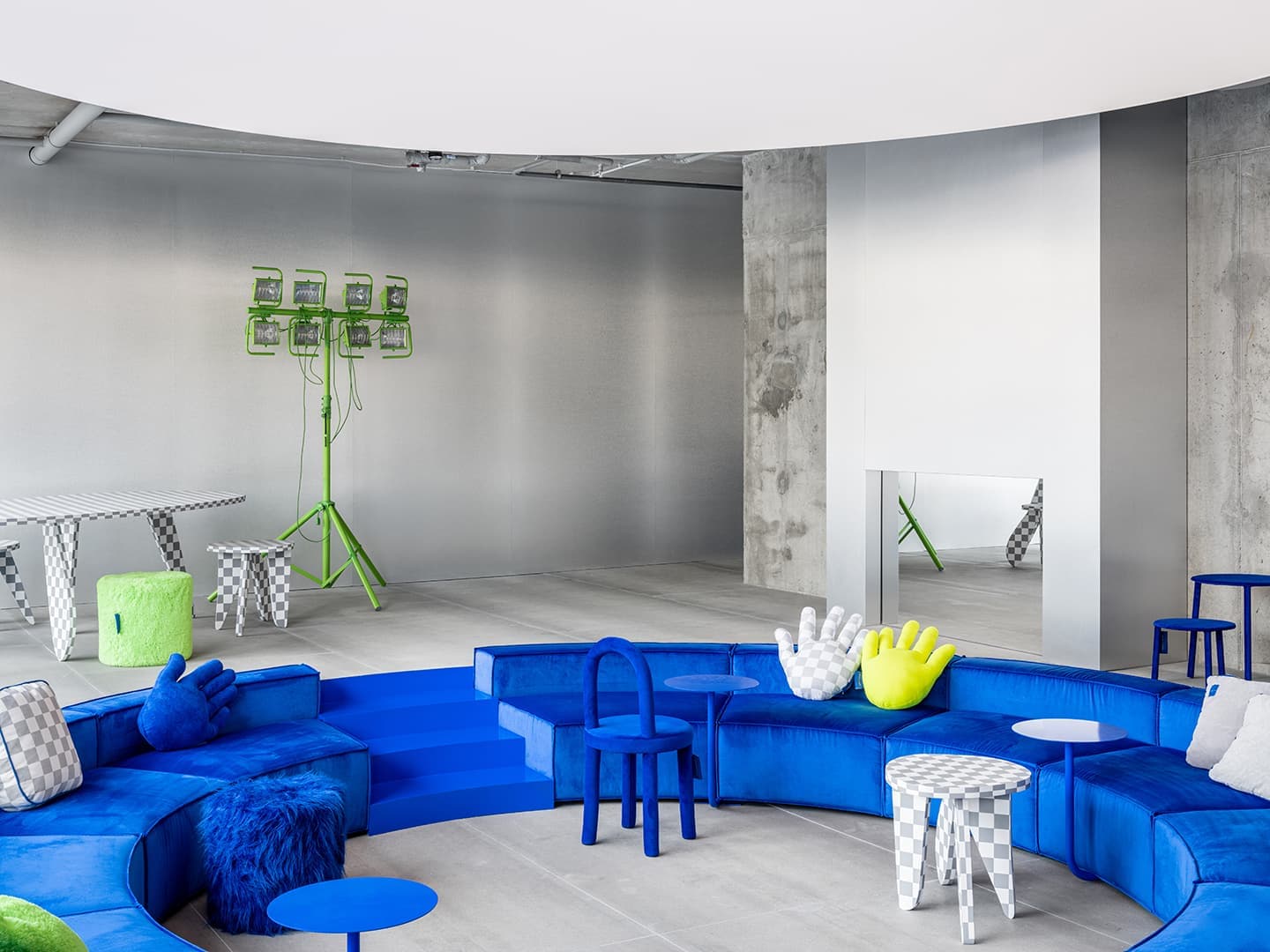 Многофункциональное пространство с бутиком, кафе и офисом – московский шоурум Crosby Studios