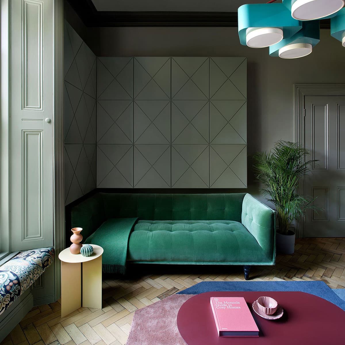 Интерьер с необычными решениями для молодой пары в историческом поместье – проект дизайнера Рошин Лафферти