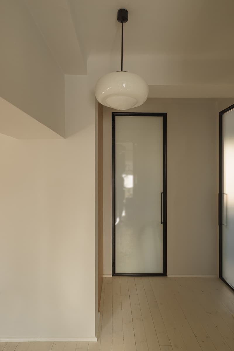 Квартира в Варшаве с дизайнерскими деталями пражского метро – проект студии Loft Kolasiński