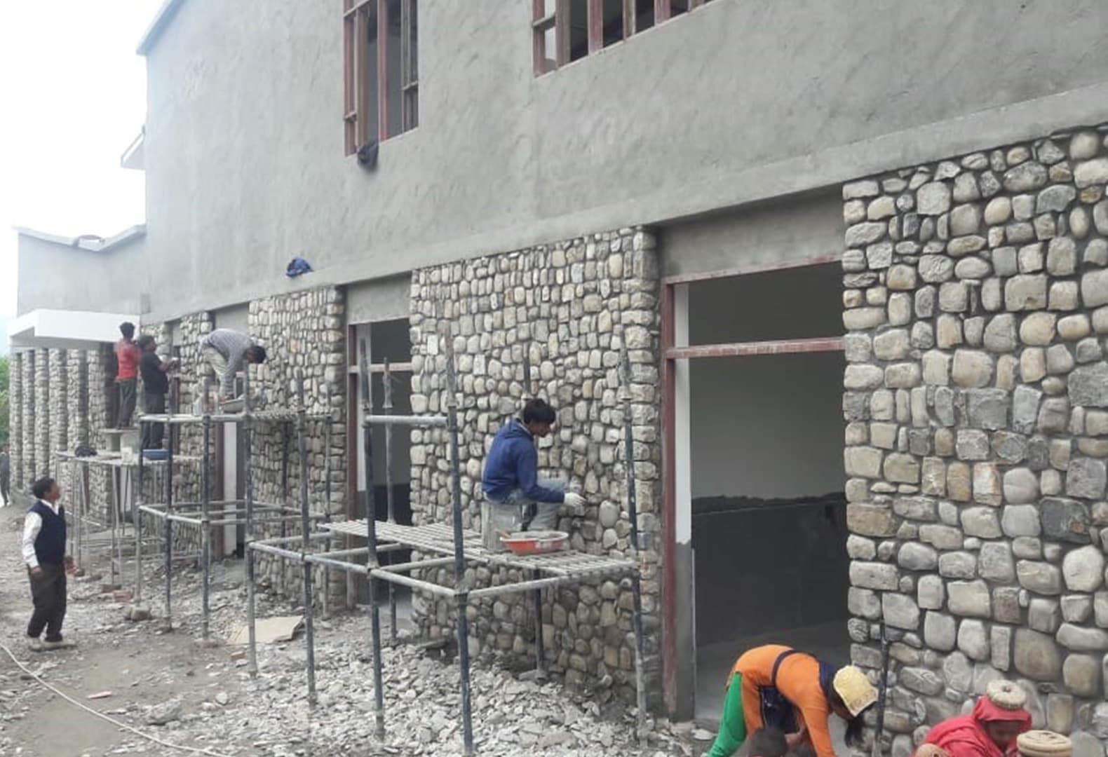 Новый объект для коммьюнити индийской деревни Лодси и компании Forest Essentials. Фото: Morphogenesis