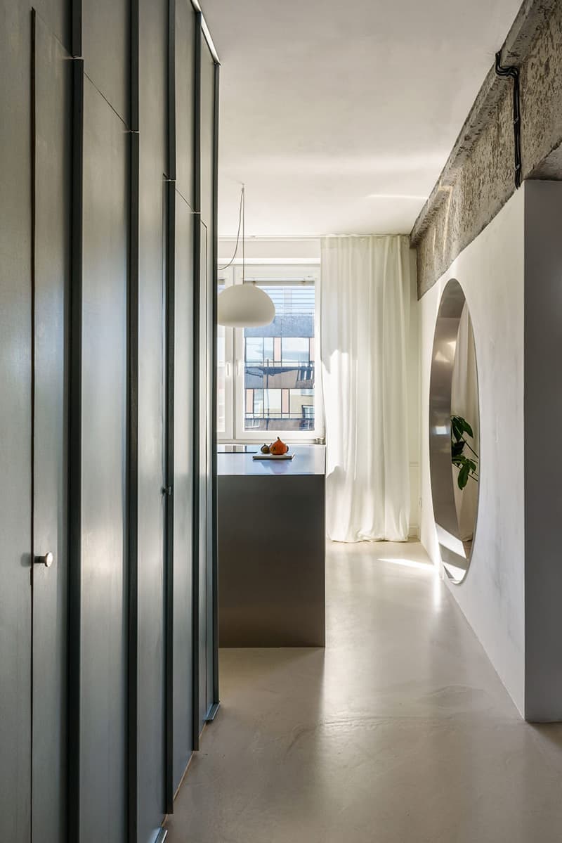 Квартира-студия с круглым проемом в стене – проект архитектора Алана Прекопа