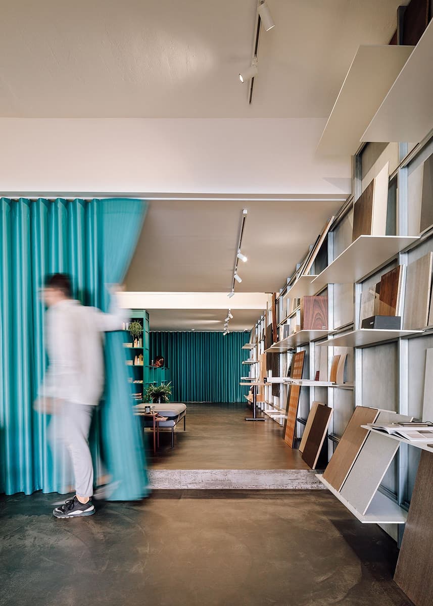 Магазин дизайнерских товаров и творческая лаборатория под одной крышей – проект архитектора Педру Кампоса Кошты