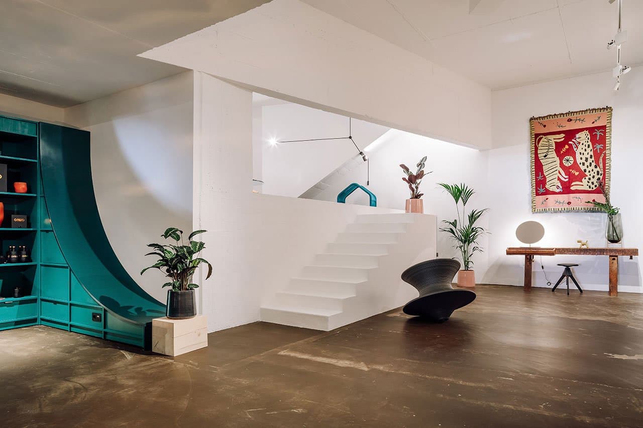 Магазин дизайнерских товаров и творческая лаборатория под одной крышей – проект архитектора Педру Кампоса Кошты