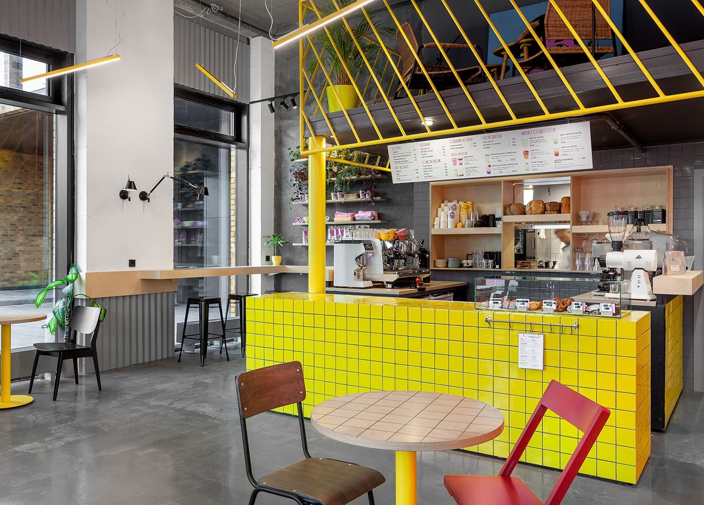 Кофейня с завтраками и ярким интерьером – проект Room Design Buro