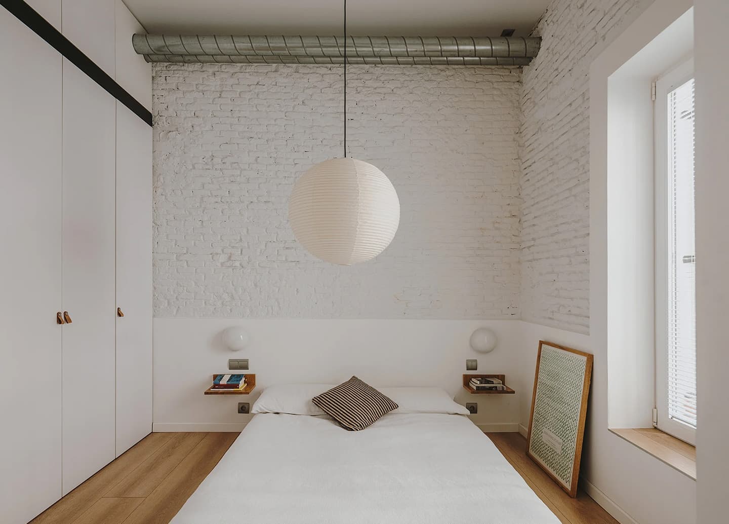 Отреставрированная квартира с четырехметровыми потолками – проект студии Iglesias-Hamelin Arquitectos