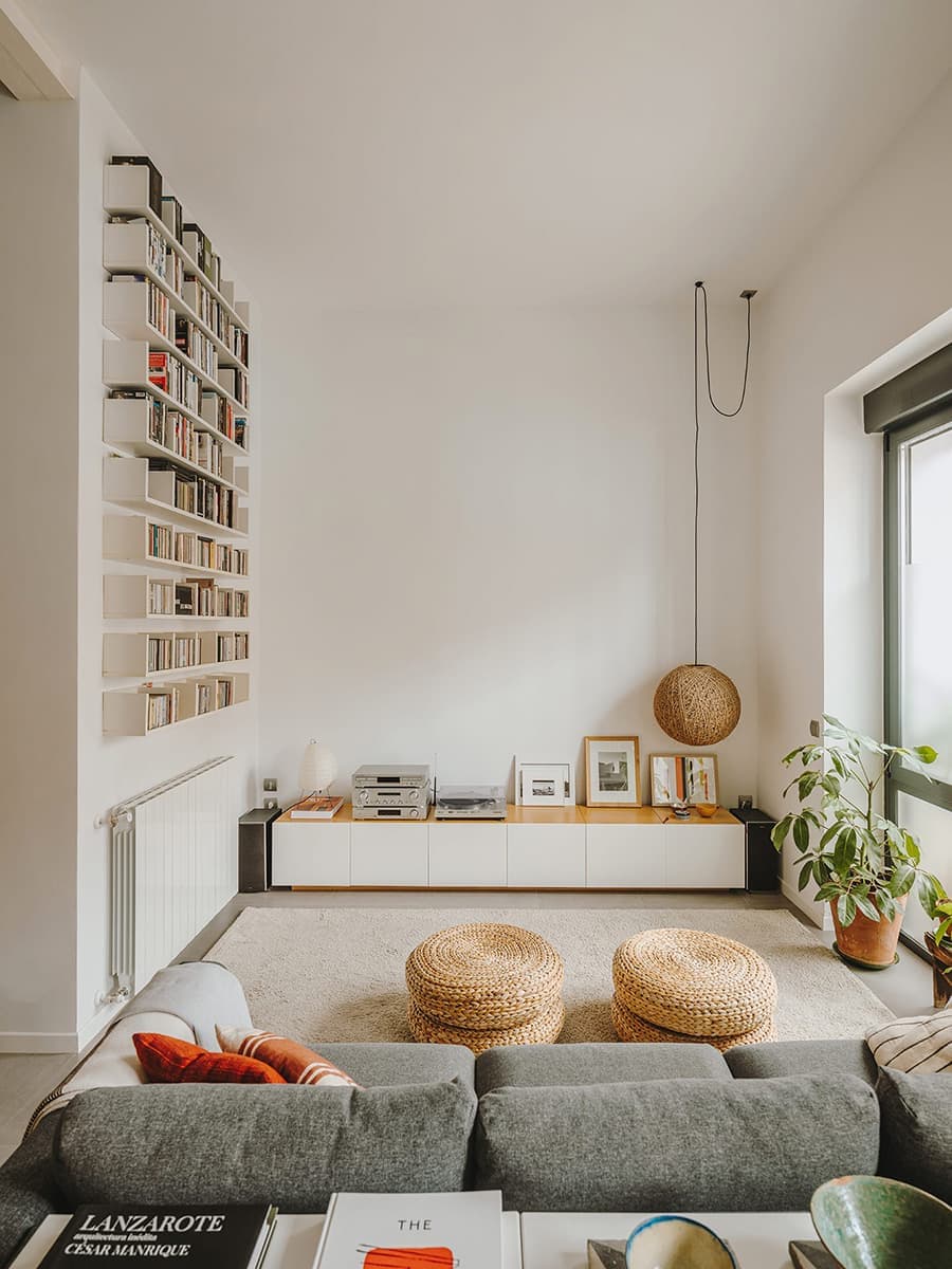 Отреставрированная квартира с четырехметровыми потолками – проект студии Iglesias-Hamelin Arquitectos