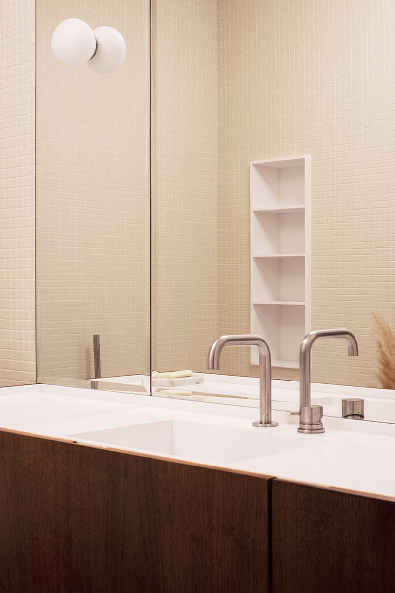 Монохромная квартира в Париже – проект студии Martin Massé