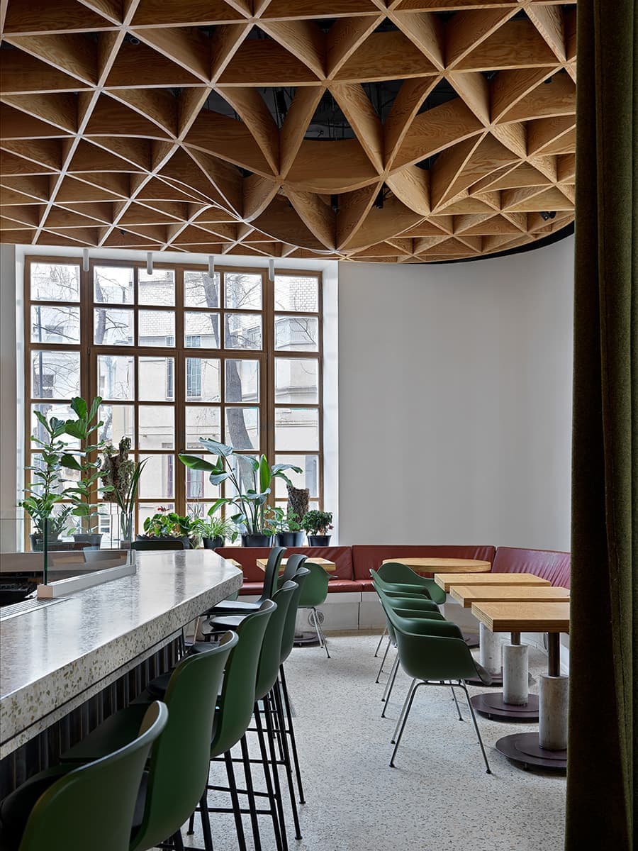 Ресторан в Москве с мебелью Vitra – проект архитектора Агнона Гранота