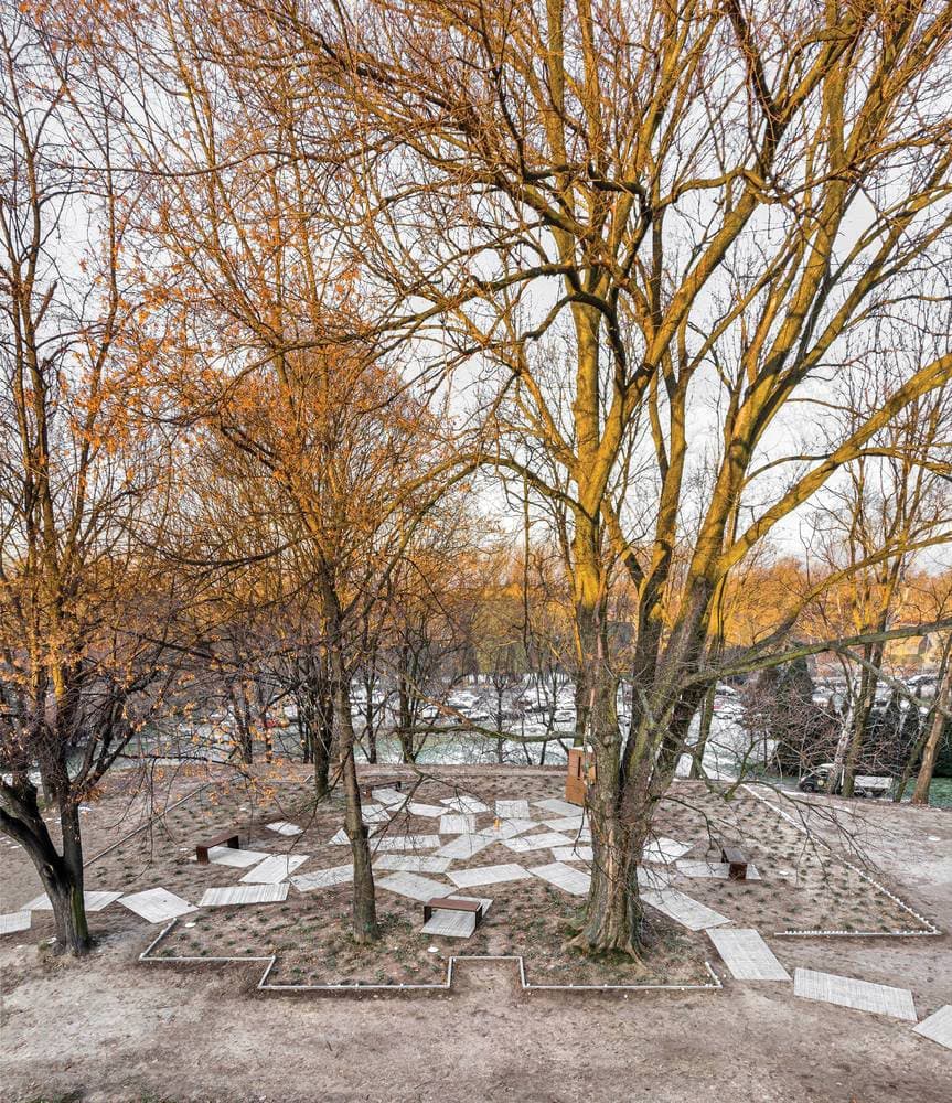Мемориальный парк на территории Большой Синагоги Освенцима. NArchitekTURA + Bartosz Haduch. Фото: Piotr Strycharski
