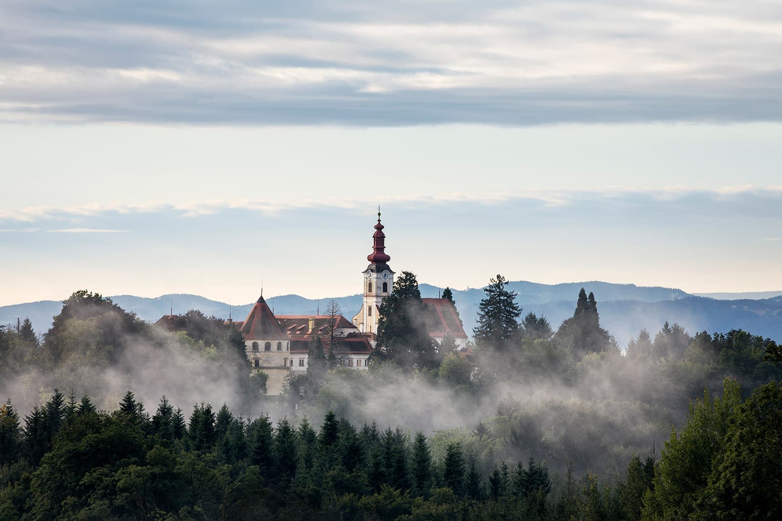 Замок Холленегг. Фото: Leonhard Hilzensauer
