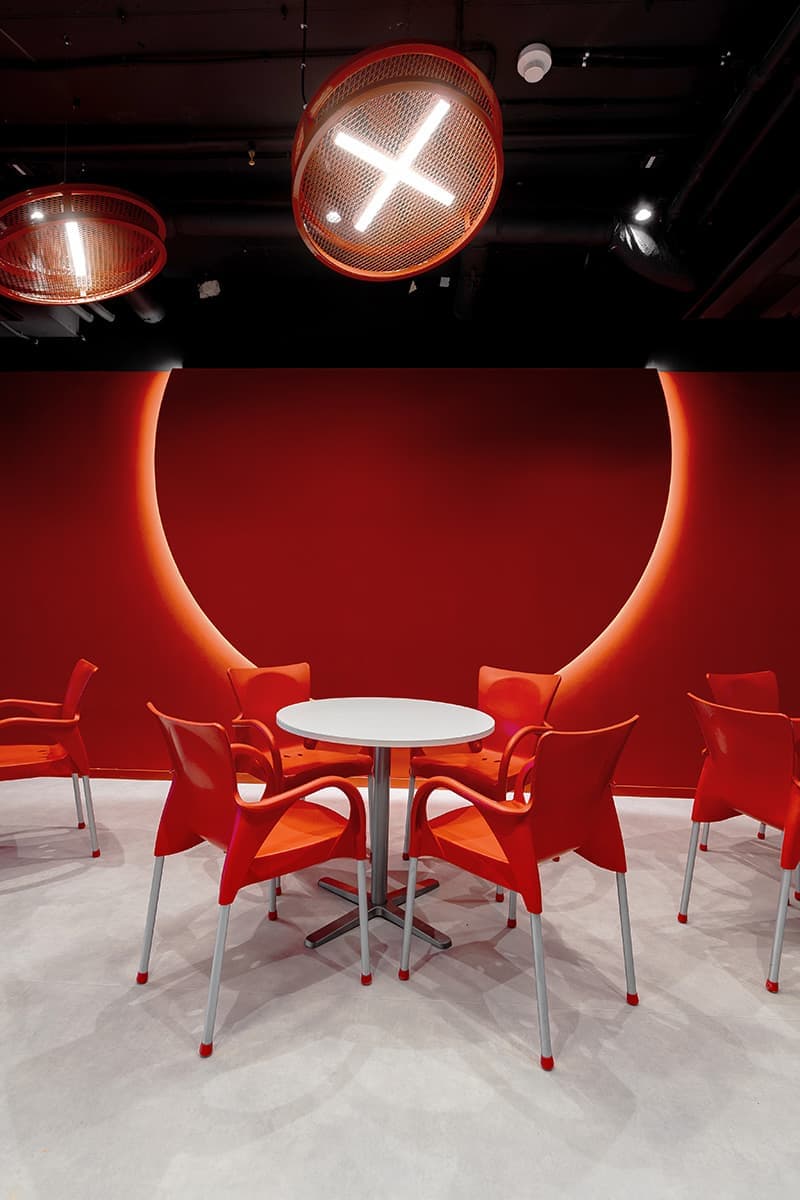 Ретро-футуристичный офис банка – проект студии IND architects