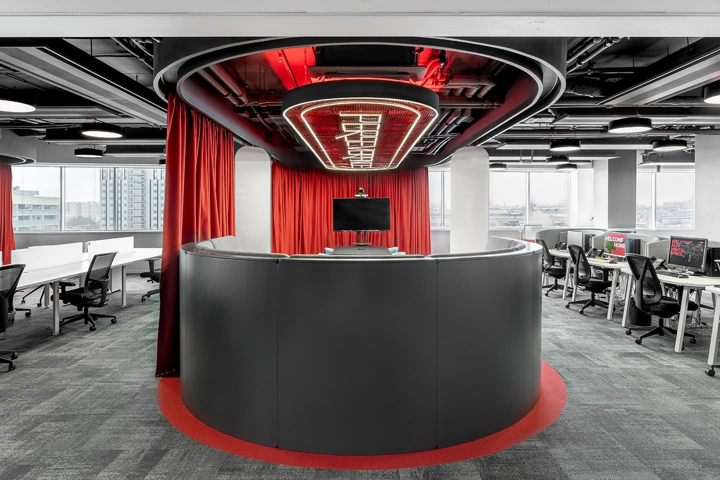 Ретро-футуристичный офис банка – проект студии IND architects