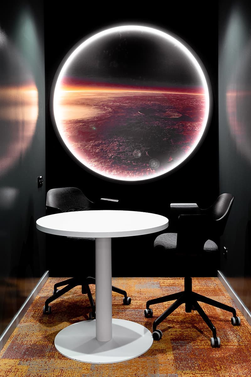 Ретро-футуристичный офис банка – проект студии IND architects