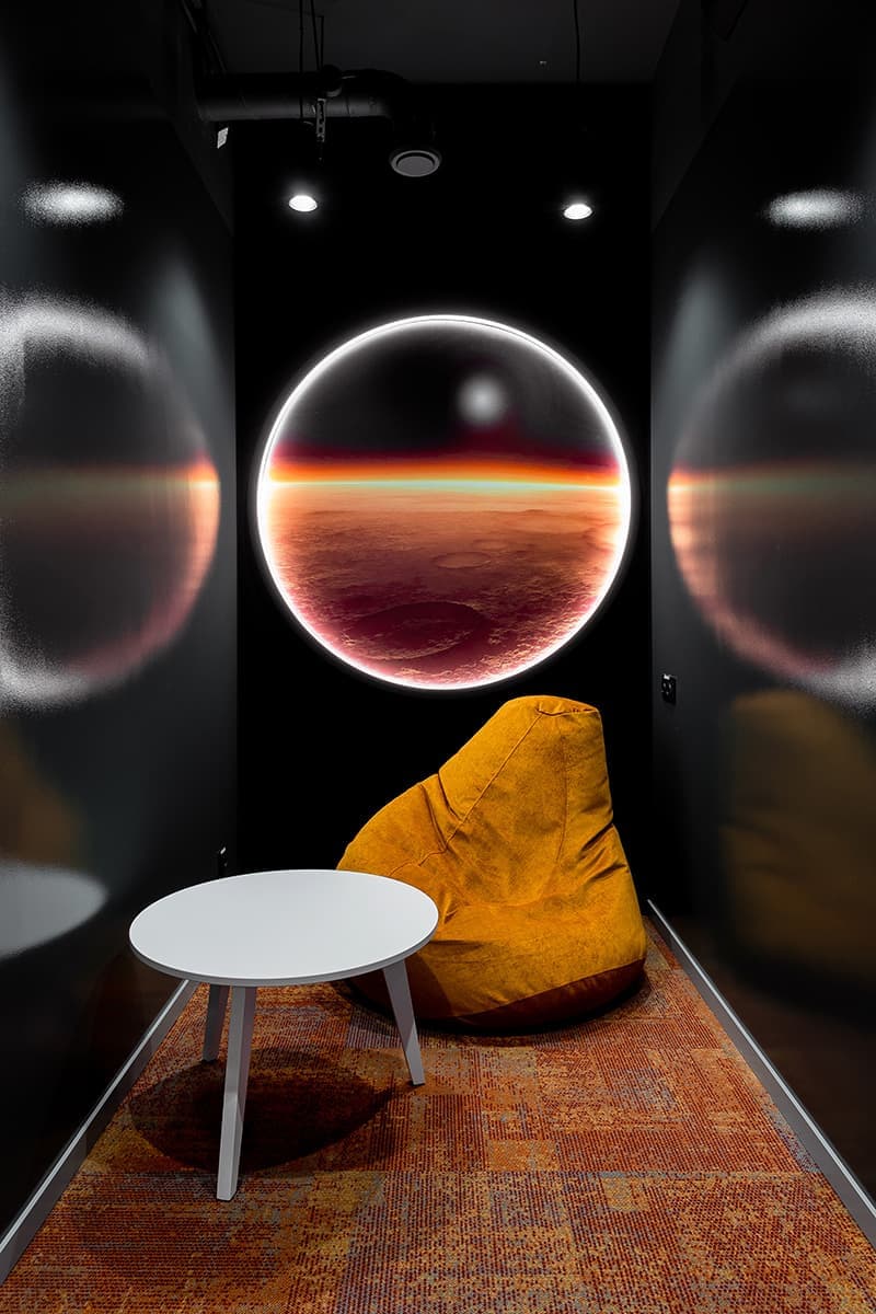 Ретро-футуристичный офис банка – проект студии IND architects