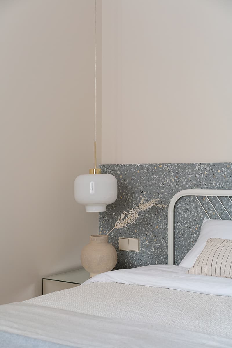 Квартира в бежевых оттенках с контрастными деталями – проект дизайнера Владимира Березина