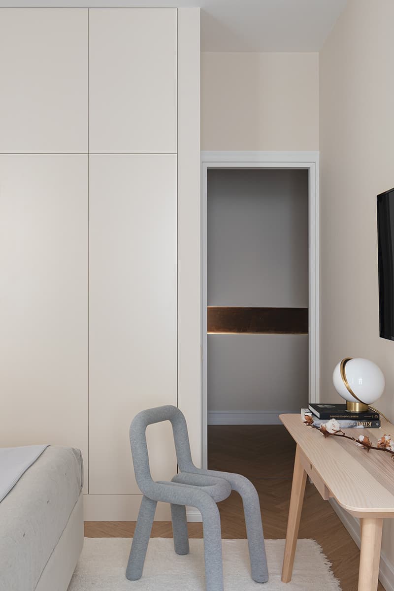 Квартира в бежевых оттенках с контрастными деталями – проект дизайнера Владимира Березина