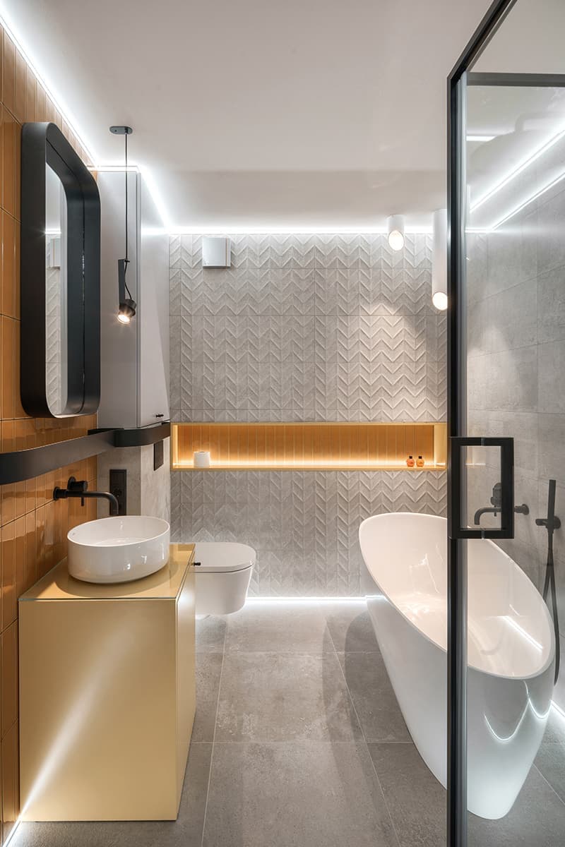 Квартира в голубых и желтых тонах со скрытыми решениями и авторской люстрой – проект дизайнера Иры Лисюк