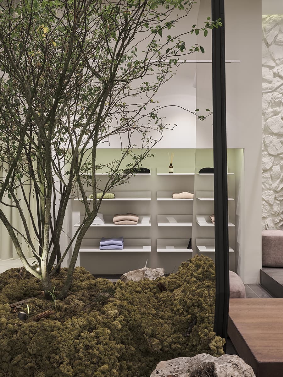 Магазин бренда одежды с гармоничным природным интерьером – проект бюро JL STUDIO