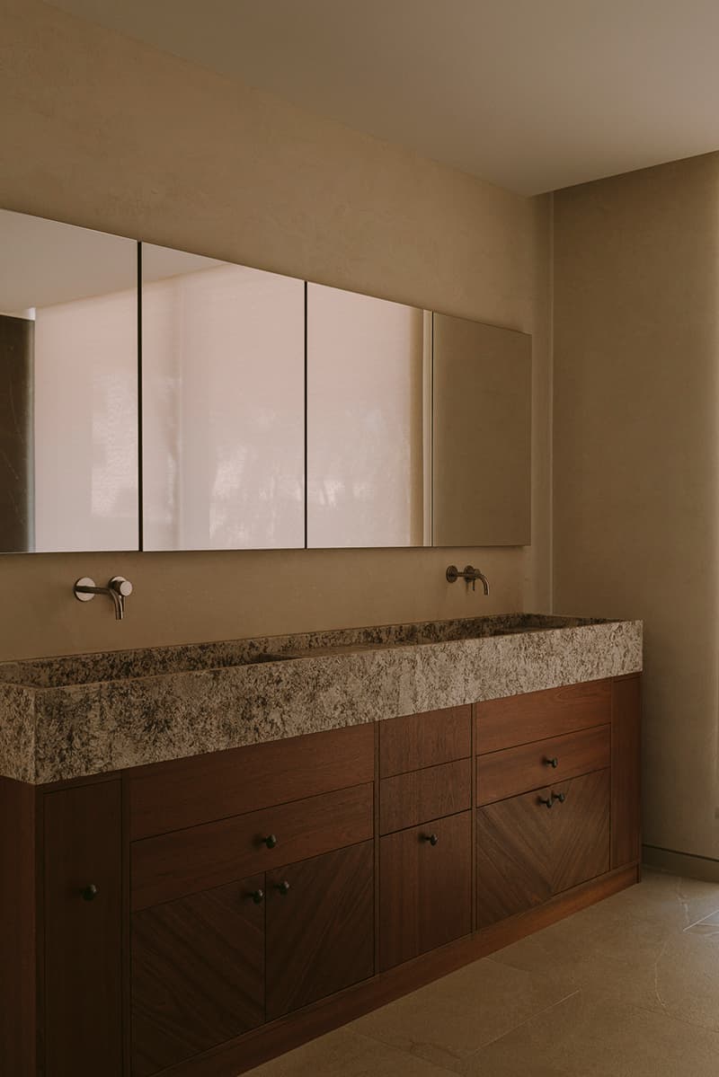 Двухэтажная вилла на острове Майорка с акцентом на ремесла – проект бюро Paradowski Studio