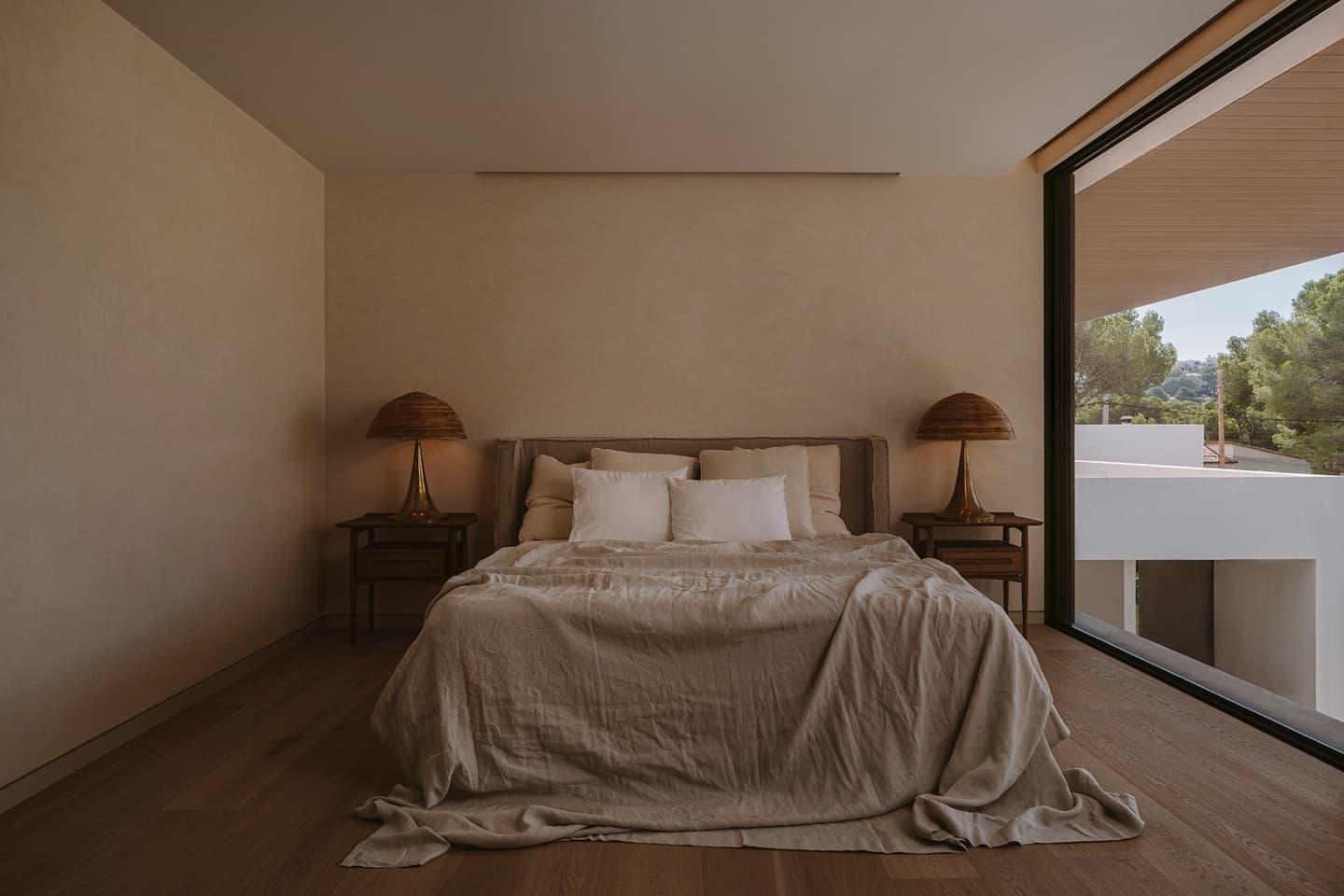 Двухэтажная вилла на острове Майорка с акцентом на ремесла – проект бюро Paradowski Studio