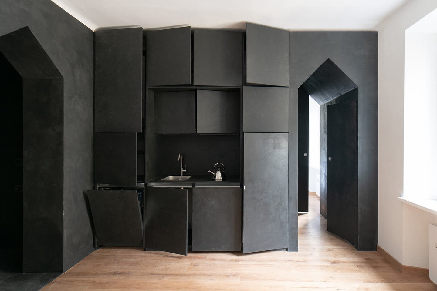 «Город в городе» в небольшой миланской квартире – проект AACM