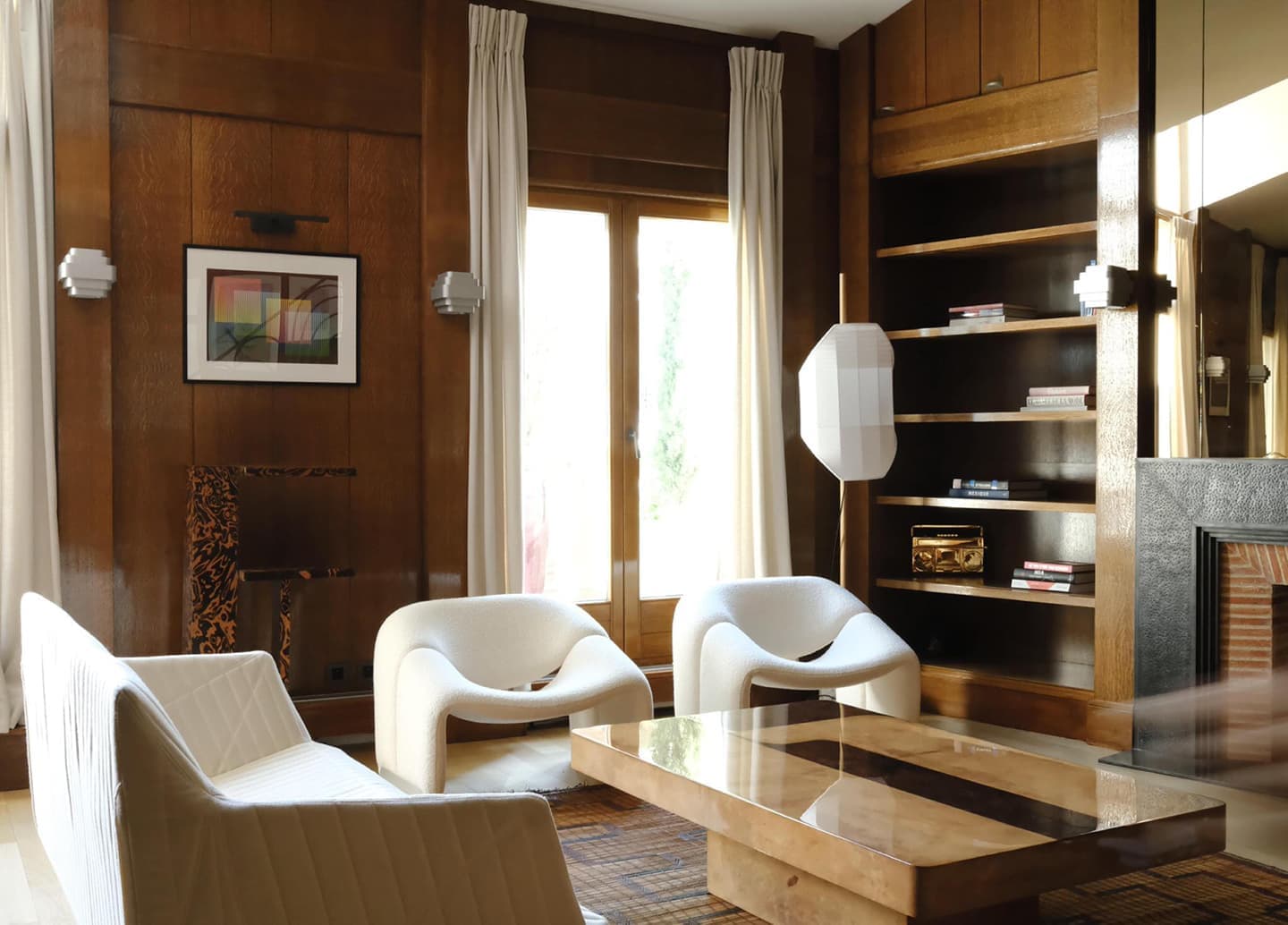 «Плавающая во времени» квартира 1930х годов – проект французской студии Hauvette & Madani