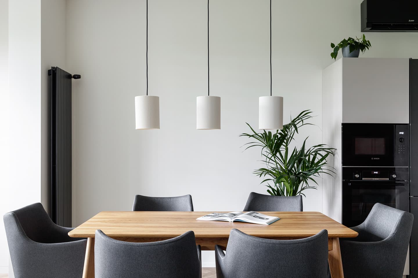 Скандинавский минимализм и обилие живых растений – проект дизайн-студии Кубквадрат