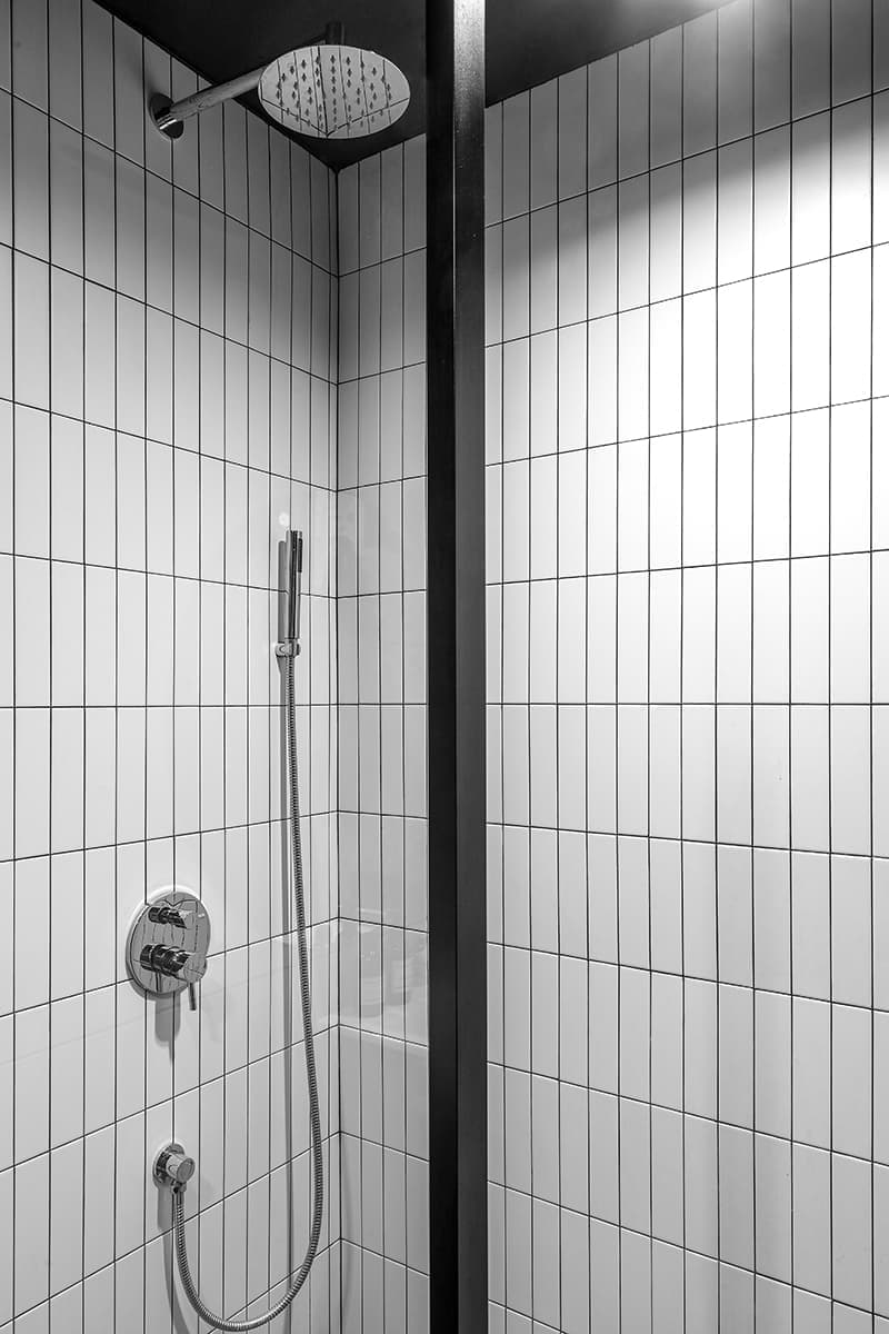 Искусство, декор и зонирование в небольшой московской студии – проект команды дизайн-бюро KIDZ