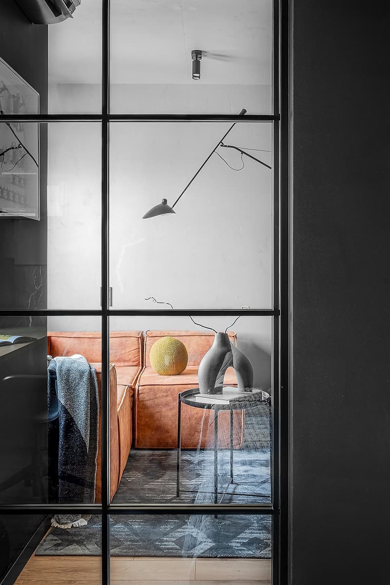 Искусство, декор и зонирование в небольшой московской студии – проект команды дизайн-бюро KIDZ