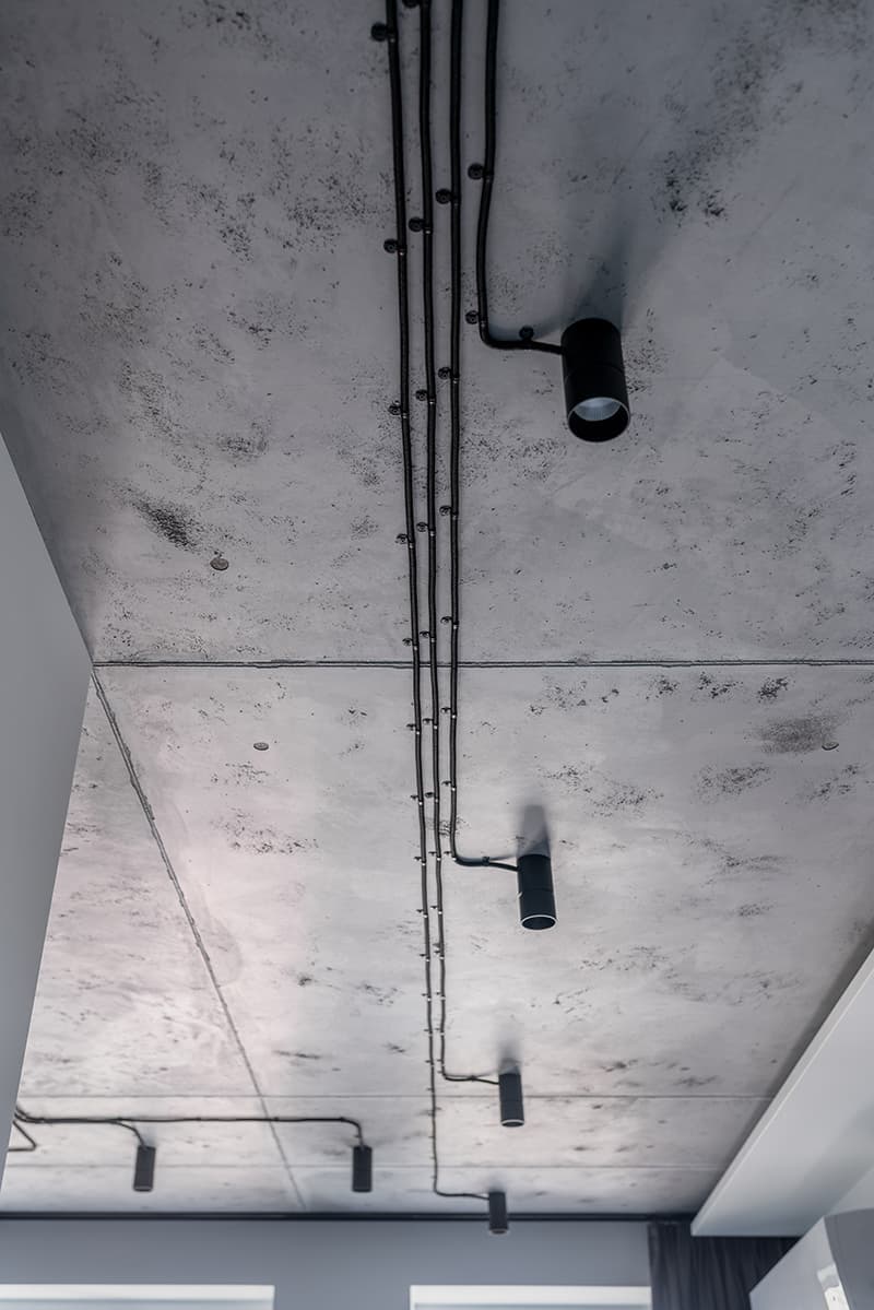 Строгий интерьер в стиле лофт для киевской квартиры – проект дизайн-студии Lauri Brothers