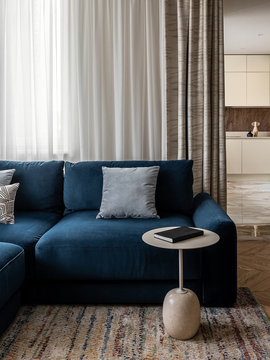 Чувственный интерьер с синими акцентами – проект дизайн-студии BALCON
