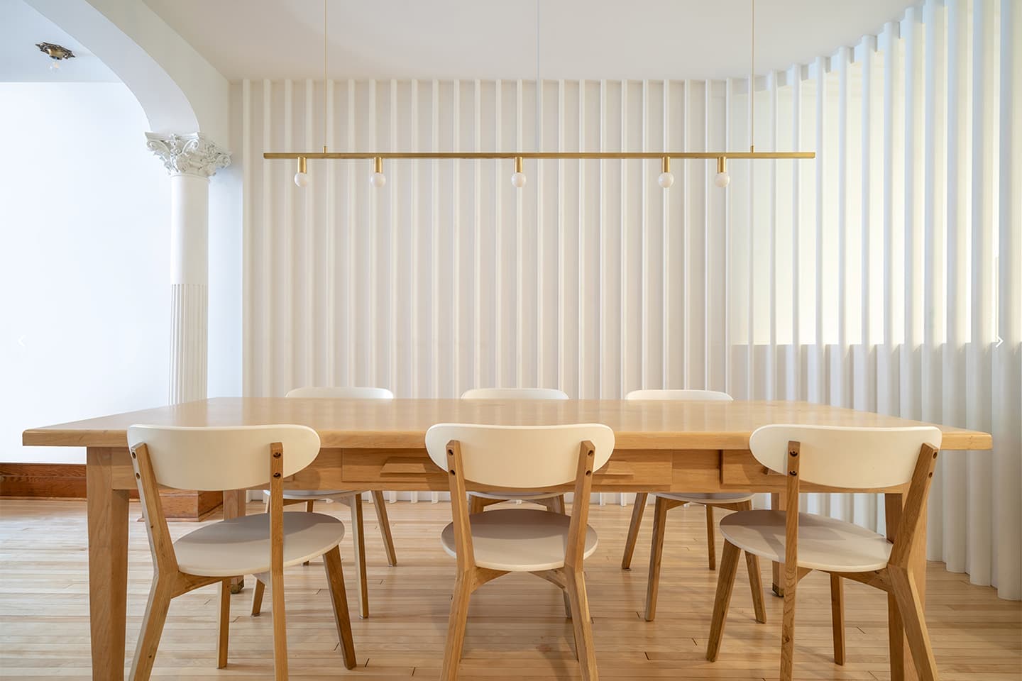 Воздушный интерьер квартиры в Монреале – проект канадской студии Naturehumaine