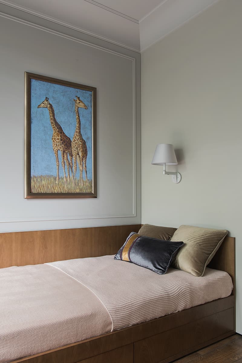 Квартира с четырьмя спальнями в глубоких оттенках – проект Buro.Team