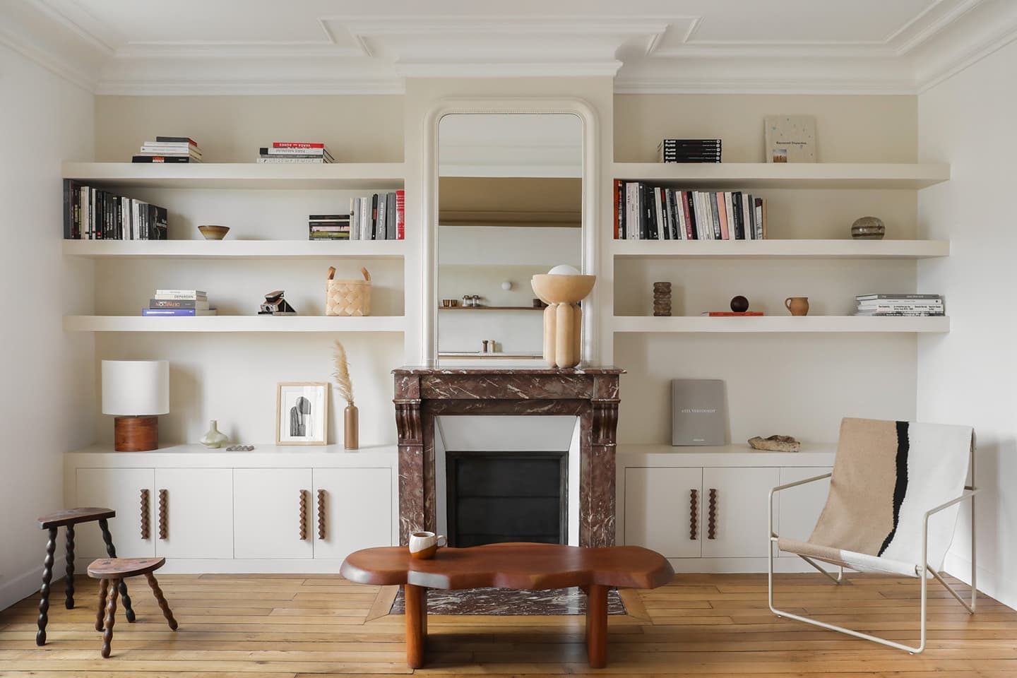 Эргономичная планировка уютной квартиры в Париже – проект Heju Studio