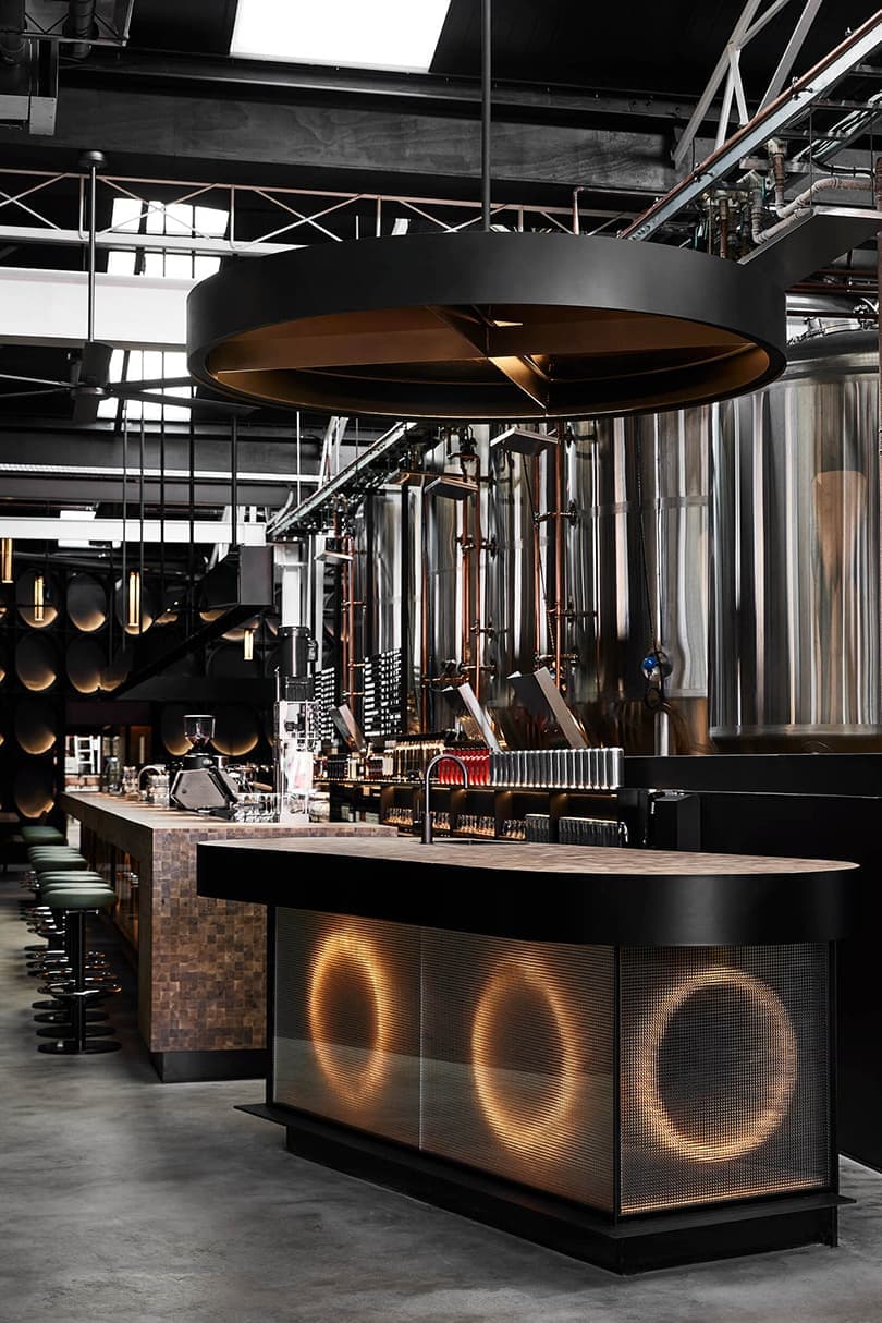 Аскетичный интерьер пивного бара в Австралии – проект студии Splinter Society