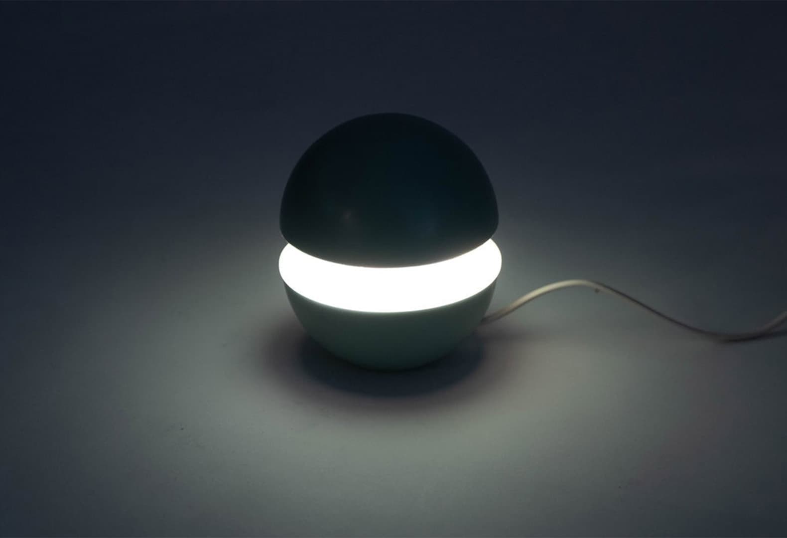 Многофункциональная лампа Glowbe. Дизайн Летиция Джбейли