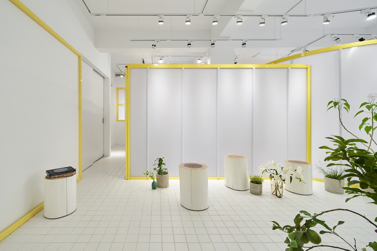 Тайваньская кофейня с тайной комнатой – проект Phoebe Says Wow Architects