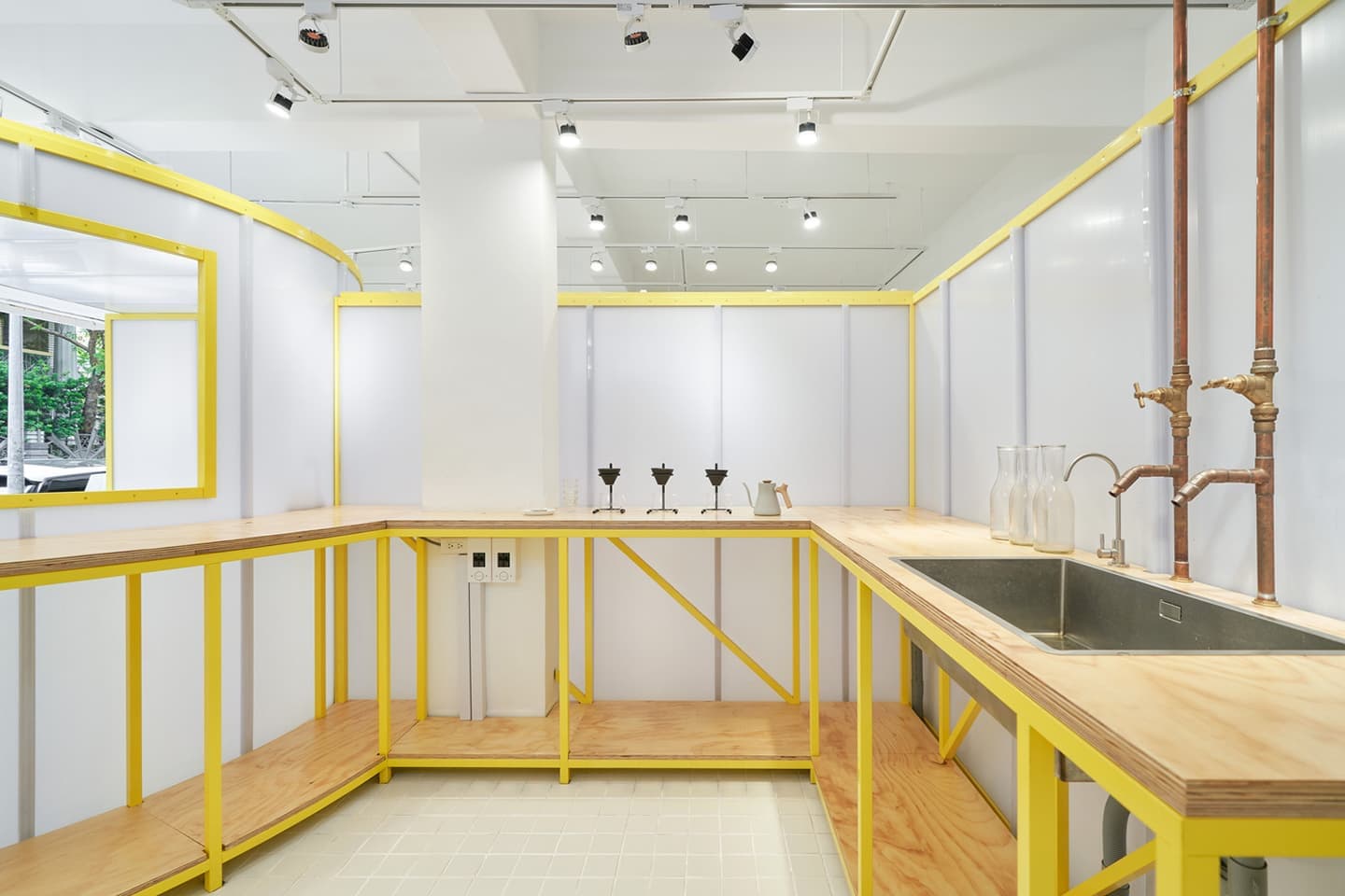 Тайваньская кофейня с тайной комнатой – проект Phoebe Says Wow Architects