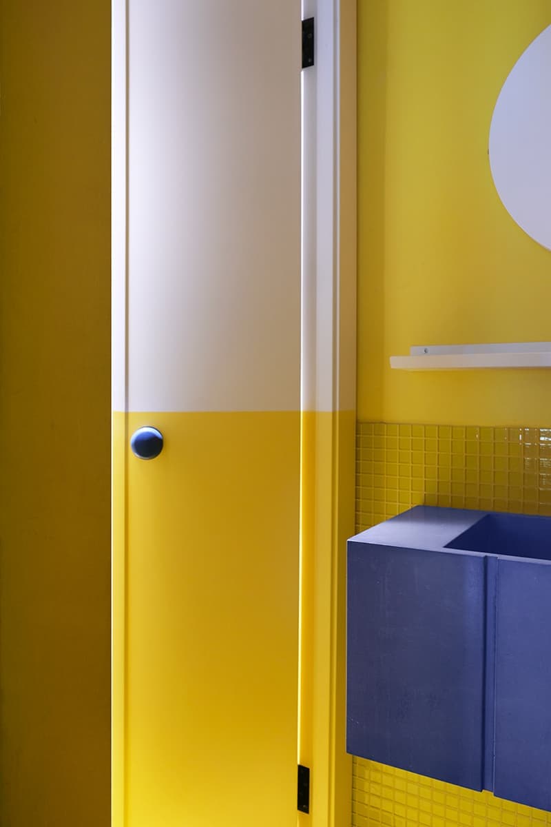 Геометрическая абстракция и яркие оттенки в интерьере кафе «Абу-Гош» – проект STUDIO SHOO