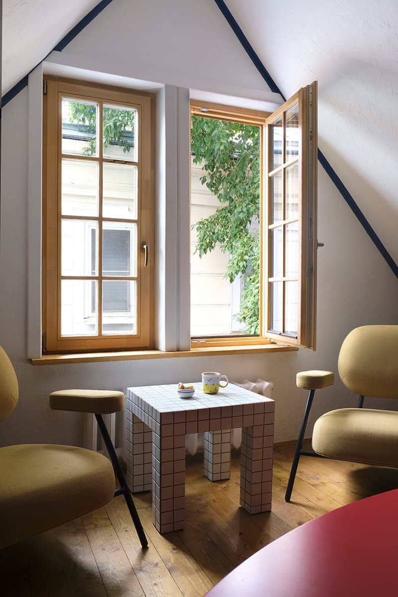 Геометрическая абстракция и яркие оттенки в интерьере кафе «Абу-Гош» – проект STUDIO SHOO