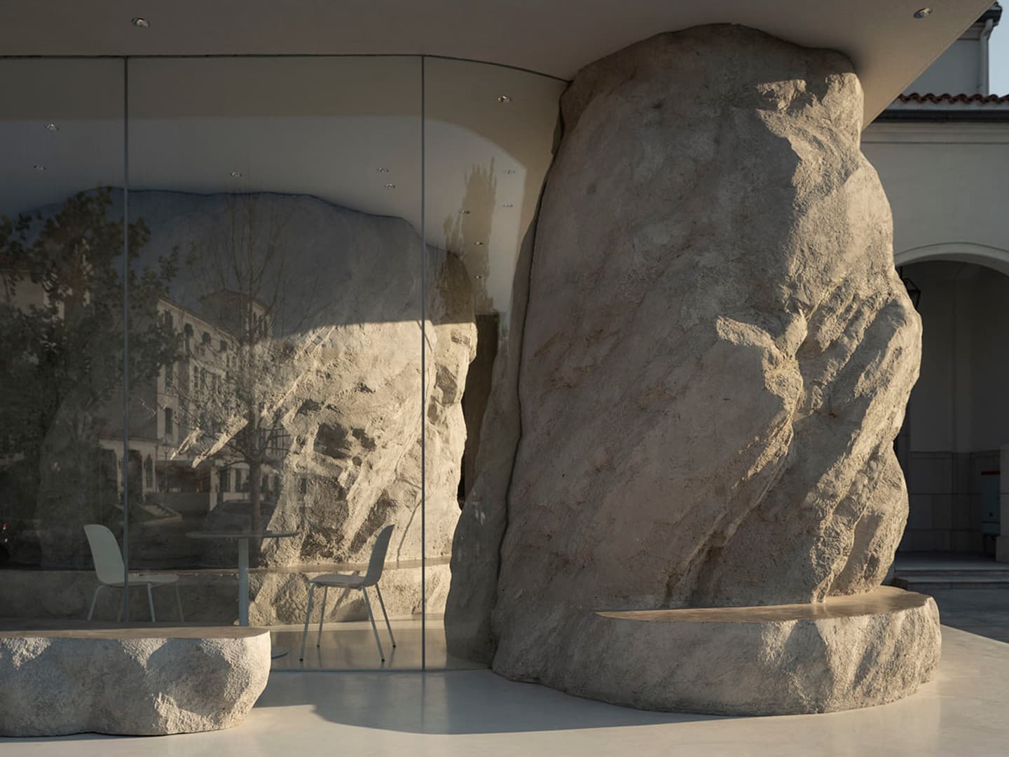 Магнетизм каменных валунов в интерьере кондитерской – проект B.L.U.E Architecture studio