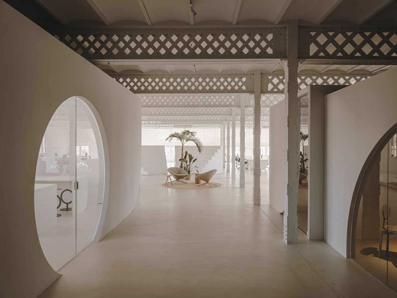 Скульптурный интерьер офиса в Испании – проект бюро Isern Serra