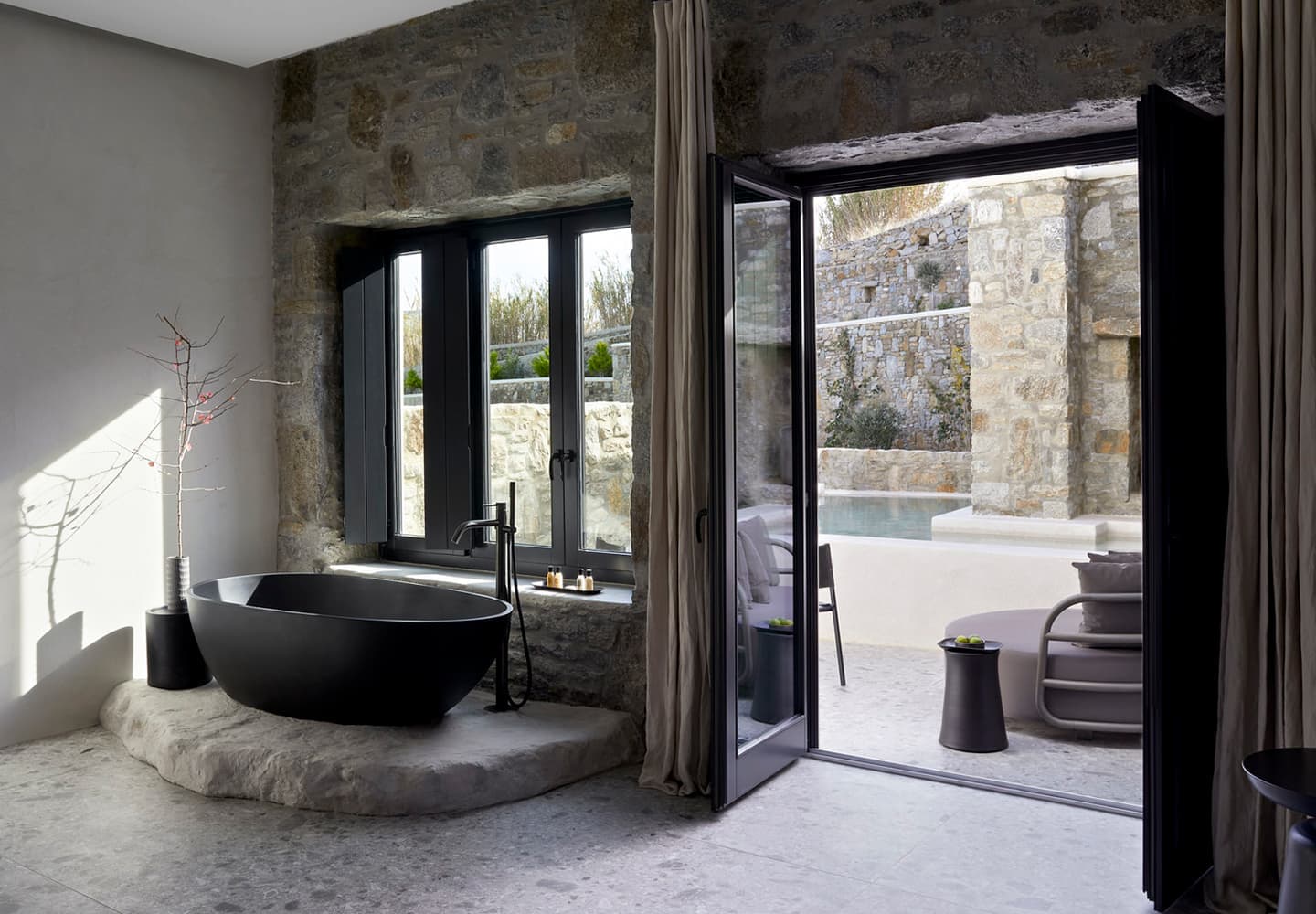 Аутентичный интерьер отеля в Миконосе – проект бюро Stones and walls studio