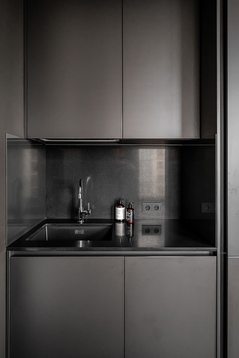 Монохромная палитра в интерьере семейной квартиры – проект Cartelle Design