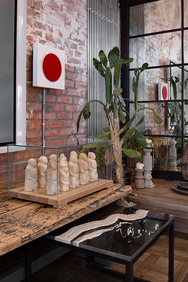 Двухэтажная квартира с колониальными мотивами – проект студии Loft Buro