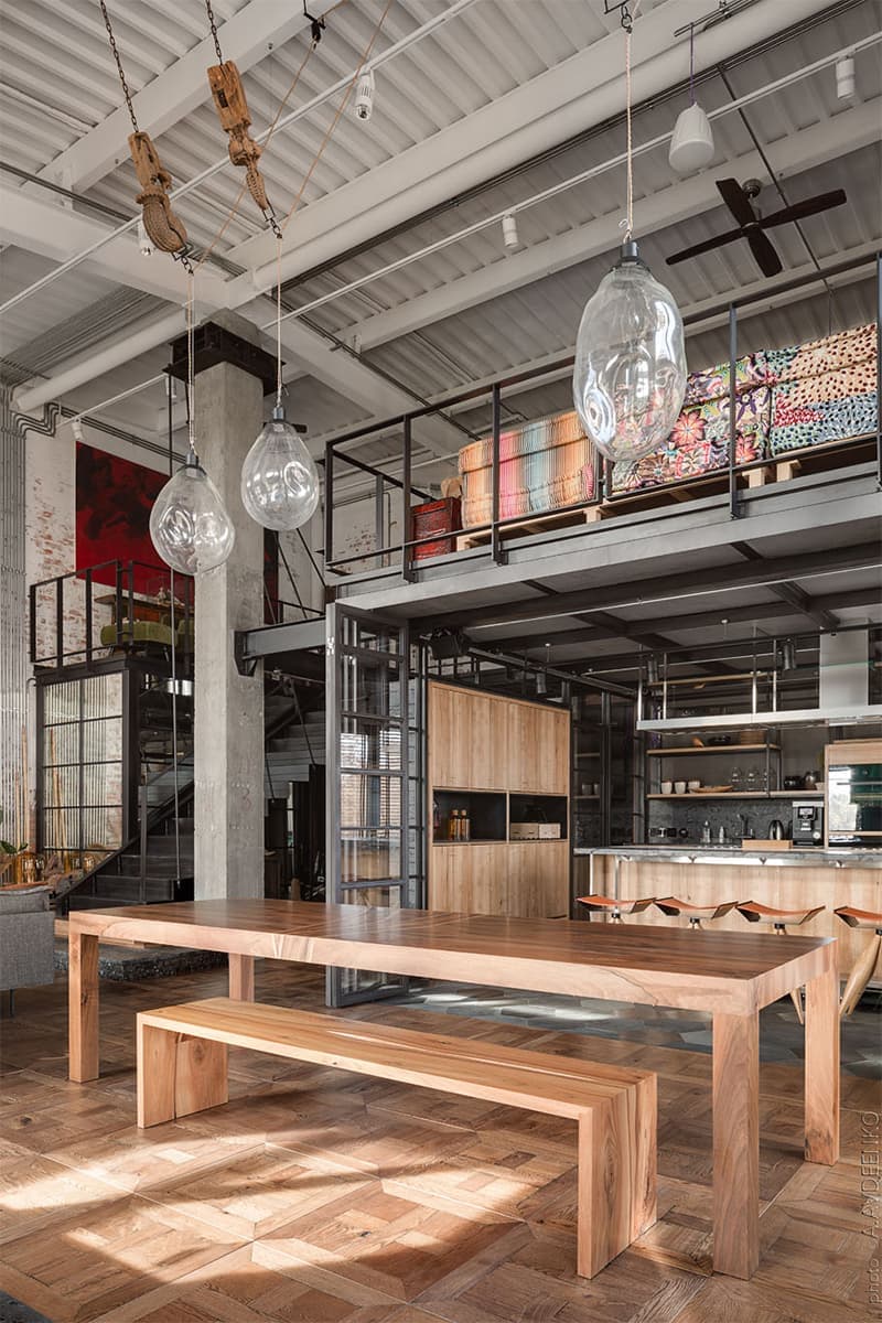Двухэтажная квартира с колониальными мотивами – проект студии Loft Buro