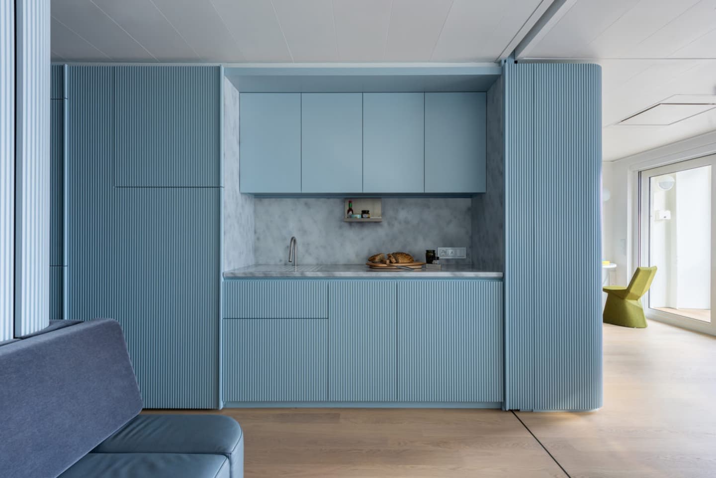 Модернистский интерьер жилой яхты – проект Michel K Chen Architecture